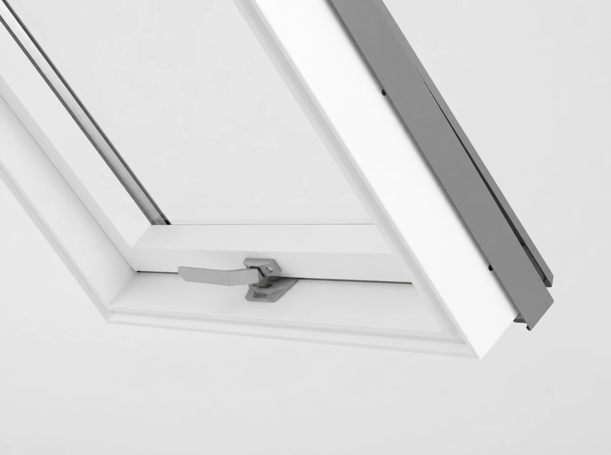 Ð¡Ñ‚Ð²Ð¾Ñ€ÐºÐ° Ð¼Ð°Ð½ÑÐ°Ñ€Ð´Ð½Ð¾Ð³Ð¾ Ð¾ÐºÐ½Ð° RoofLITE+ APY B1500 TRIO PVC Ð² Ð¾Ñ‚ÐºÑ€Ñ‹Ñ‚Ð¾Ð¼ Ð¿Ð¾Ð»Ð¾Ð¶ÐµÐ½Ð¸Ð¸